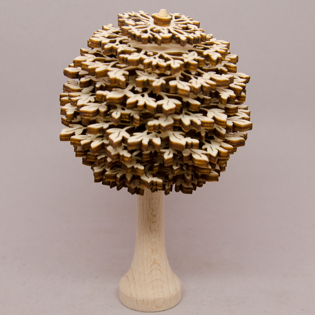 Kugelbaum mit hohem Stamm